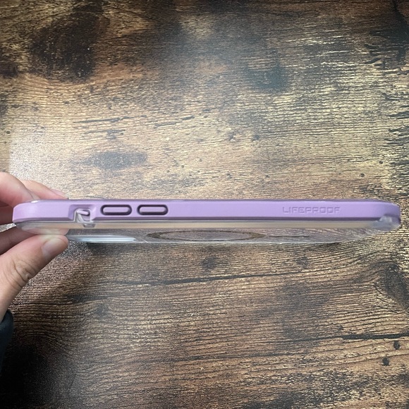 IPhone 12 lifeproof case - Picture 3 of 3